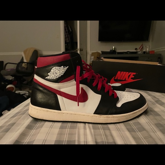 Athletic_Shoes